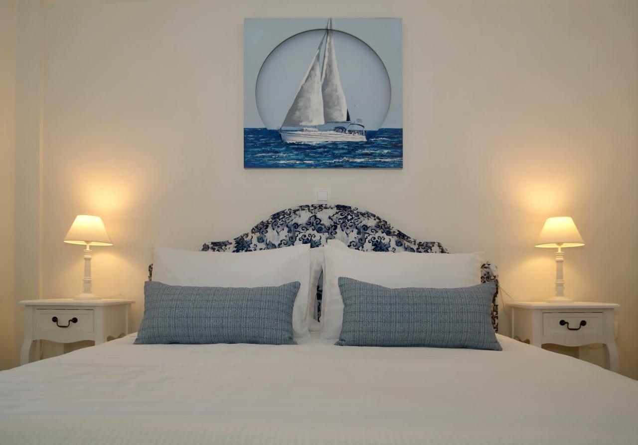 The Bluehouse - Spacious Top Floor Flat With Parking, By Mon Repos Beach コルフ島 エクステリア 写真