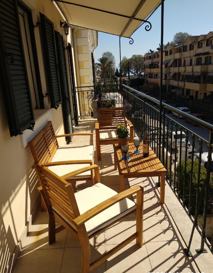 The Bluehouse - Spacious Top Floor Flat With Parking, By Mon Repos Beach コルフ島 エクステリア 写真