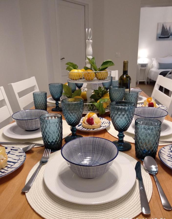 The Bluehouse - Spacious Top Floor Flat With Parking, By Mon Repos Beach コルフ島 エクステリア 写真