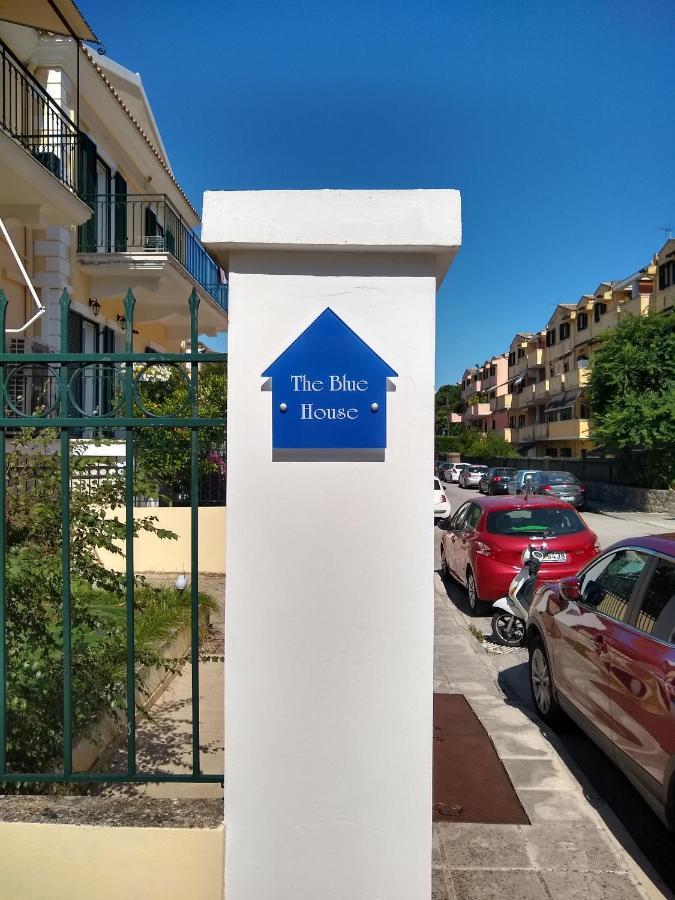 The Bluehouse - Spacious Top Floor Flat With Parking, By Mon Repos Beach コルフ島 エクステリア 写真
